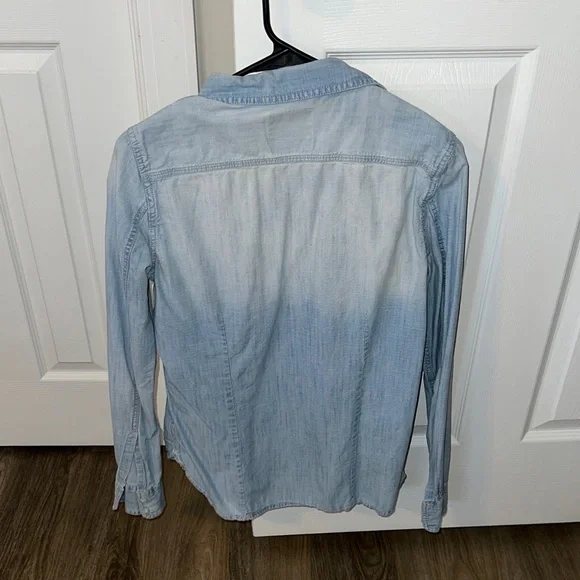 American Eagle Outfitters Faded Blue Denim Shirt - Picture 3 of 3
